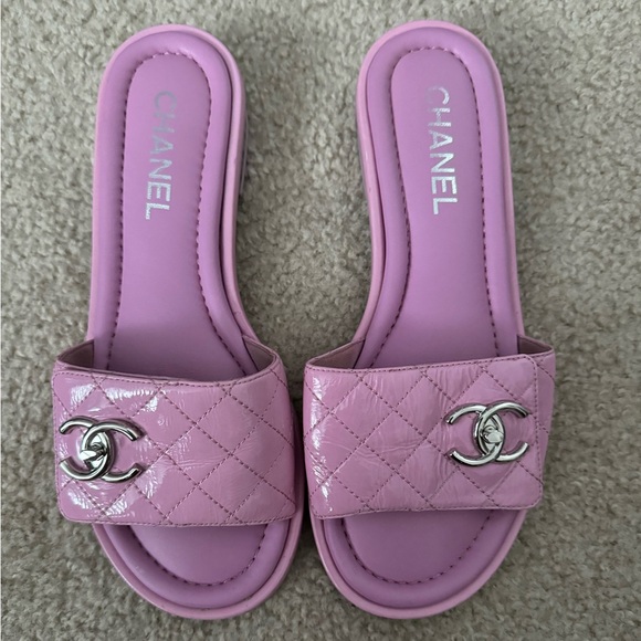Chanel pink logo sandals like new - Picture 2 of 3